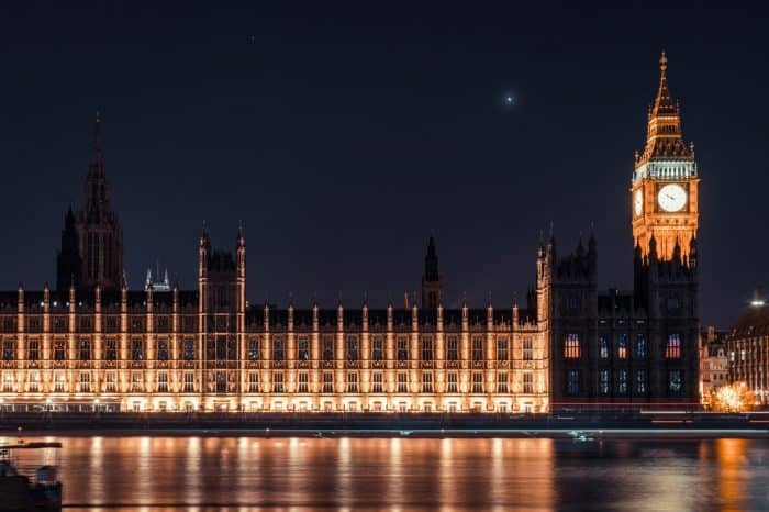Parlamento britânico recomenda regulação da inteligência artificial