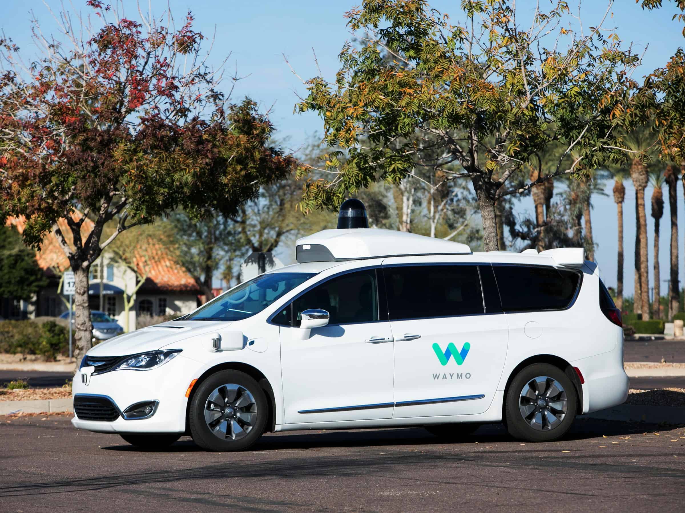 Waymo recebe autorização para transportar passageiros em carros autônomos