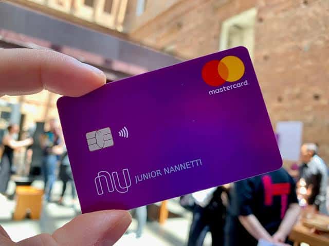 Nubank encerra com lista de espera para cartão de débito